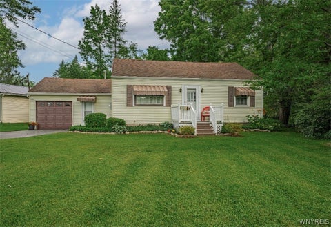 Photo of 9300 Tonawanda Crk Road, Clarence, NY 14032 (MLS # B1694039)