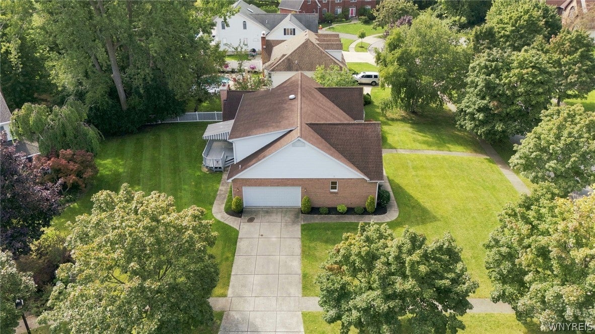 71 Sandhurst Ln