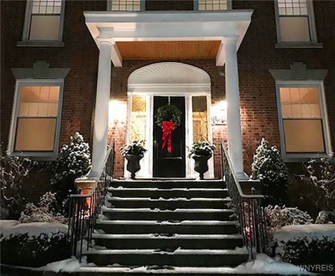 Photo of 186 Bidwell Parkway #2, Buffalo, NY 14222 (MLS # B1585393)