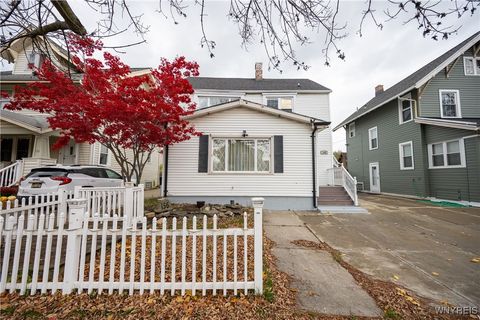 Homes For Sale - 156 Parkwood Avenue<br/> Tonawanda, NY 14217