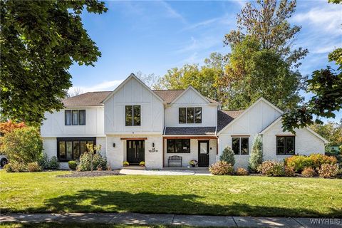 Photo of 14 Wynngate Lane, Amherst, NY 14221 (MLS # B1644551)