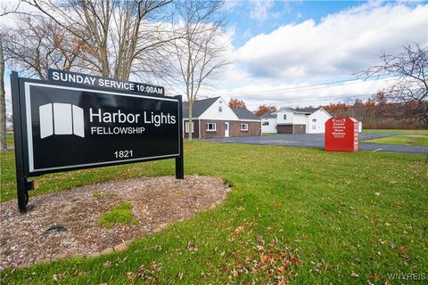 Photo of 1821 Grand Island Boulevard, Grand Island, NY 14072 (MLS # B1652282)