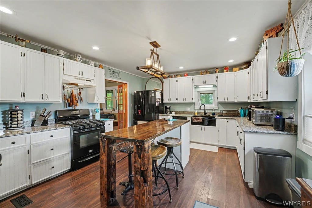 Photo of 9119 Akron Road, Royalton, NY 14001 (MLS # B1706451)