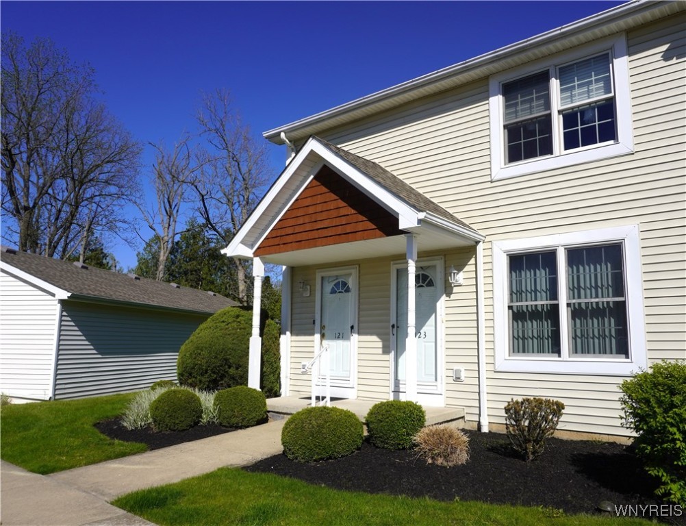 123 Olde Stone Lane, Lancaster, New York image 1