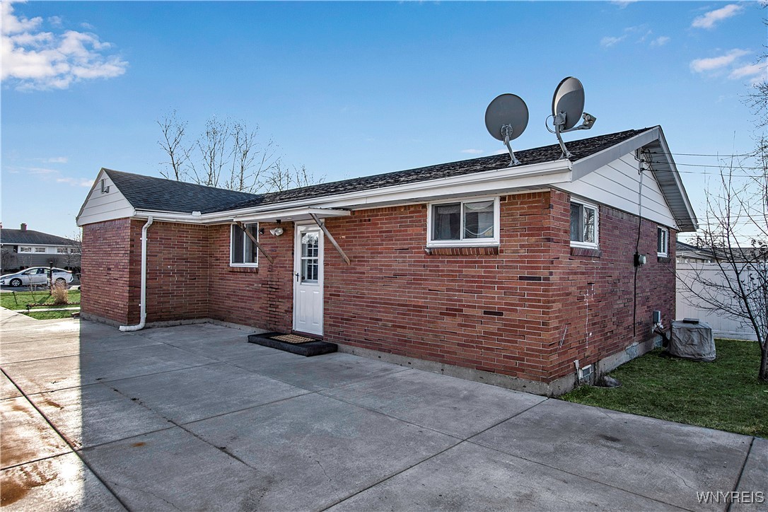 2512 Parker Boulevard, Tonawanda, New York image 2