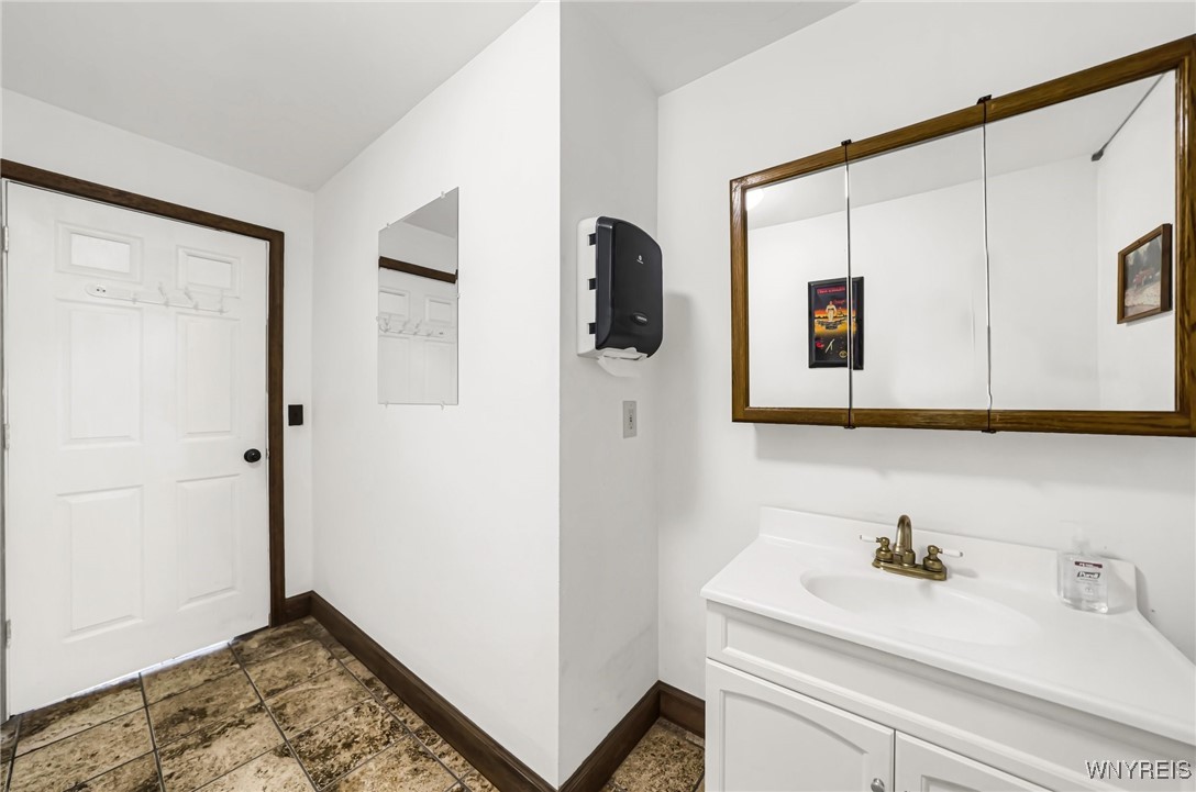 Ridgeway, New York 14103, United States, ,Commercial,Pending,40588