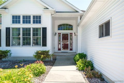 Tiny photo for 3548 Northcreek Run RUN, Wheatfield, NY 14120 (MLS # B1693566)