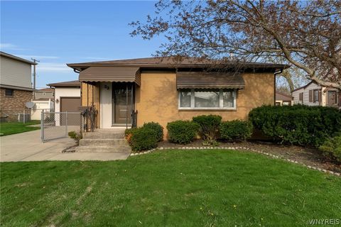 Photo of 33 Marrano Drive, Lancaster, NY 14043 (MLS # B1676792)