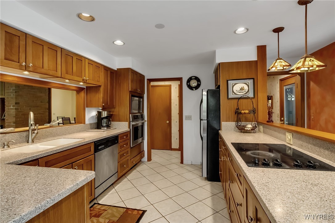 6 Lennys Lane, Orchard Park, New York image 4
