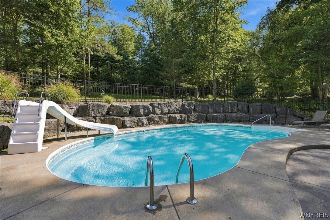 18 Briar Hill Road