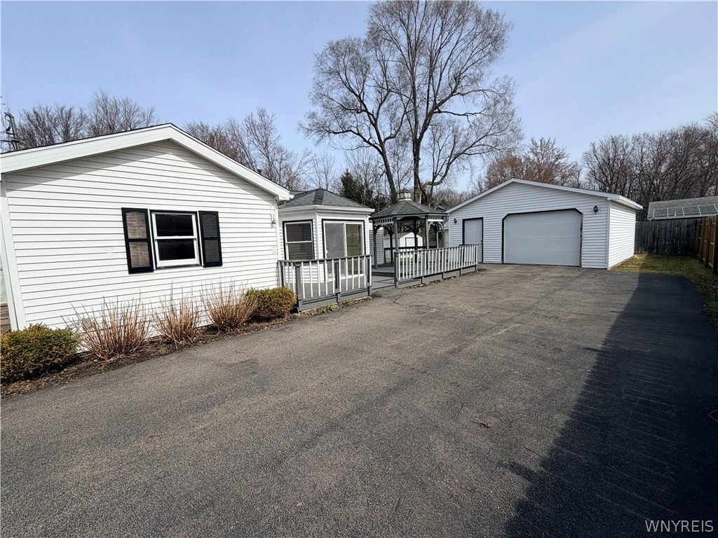 Photo of 5893 Lakeview Terrace, Hamburg, NY 14085 (MLS # B1667825)