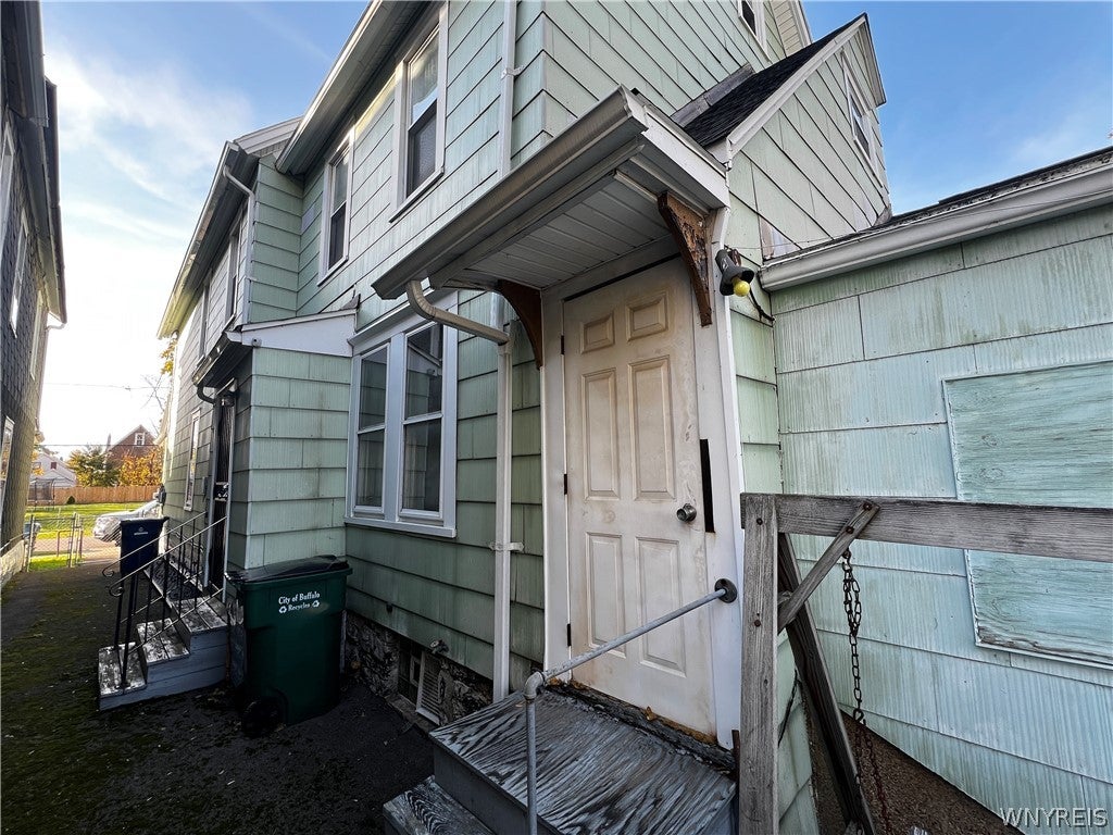 451 Emslie Street
