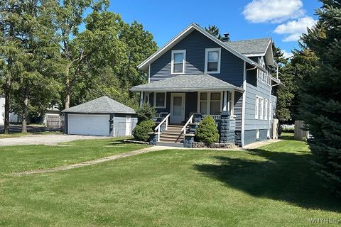 Photo of 8 Melrose Road, Amherst, NY 14221 (MLS # B1650726)