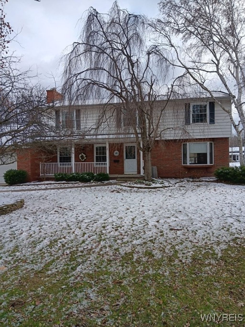 Photo of 288 W Maplemere Road, Amherst, NY 14221 (MLS # B1652784)