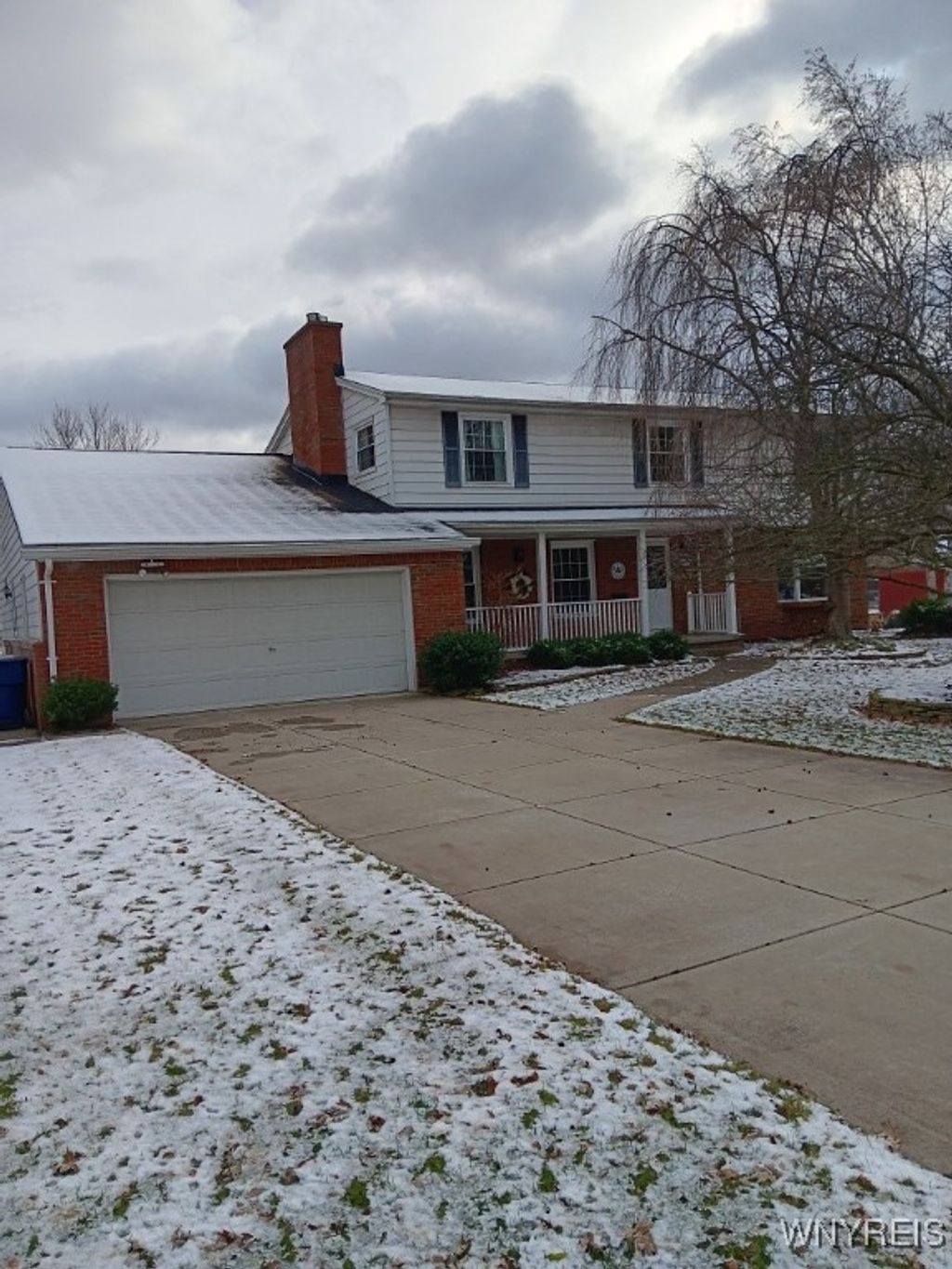 Photo of 288 W Maplemere Road, Amherst, NY 14221 (MLS # B1652784)