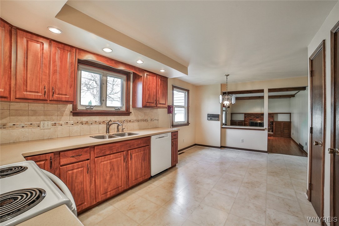 99 Brookpark Drive, Amherst, New York image 12