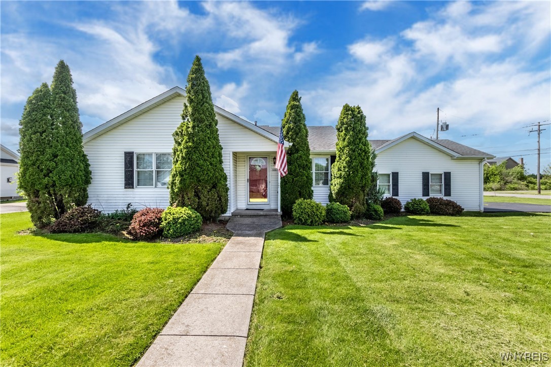 8881 Michael Douglas Drive, Clarence, New York image 1