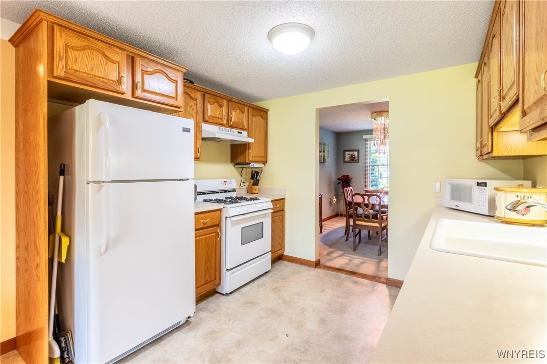 8881 Michael Douglas Drive, Clarence, New York image 15