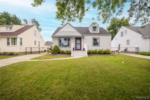 Homes For Sale - 130 Calvin Court<br/> Tonawanda, NY 14150
