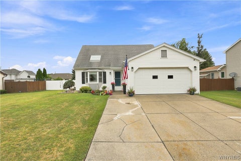 Photo of 37 Country Place, Lancaster, NY 14086 (MLS # B1705778)