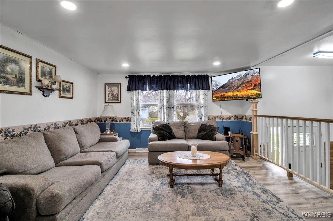 Royalton, New York 14105, United States, 4 Bedrooms Bedrooms, ,2 BathroomsBathrooms,Residential,Active,98891