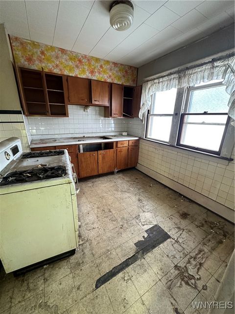 Tiny photo for 229 Sprenger Avenue, Buffalo, NY 14211 (MLS # B1660178)