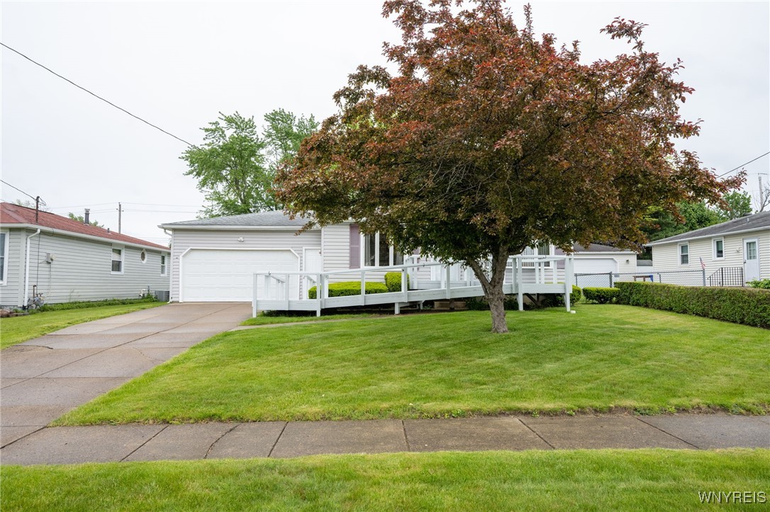 4219 Robin Lane, Hamburg, New York image 2