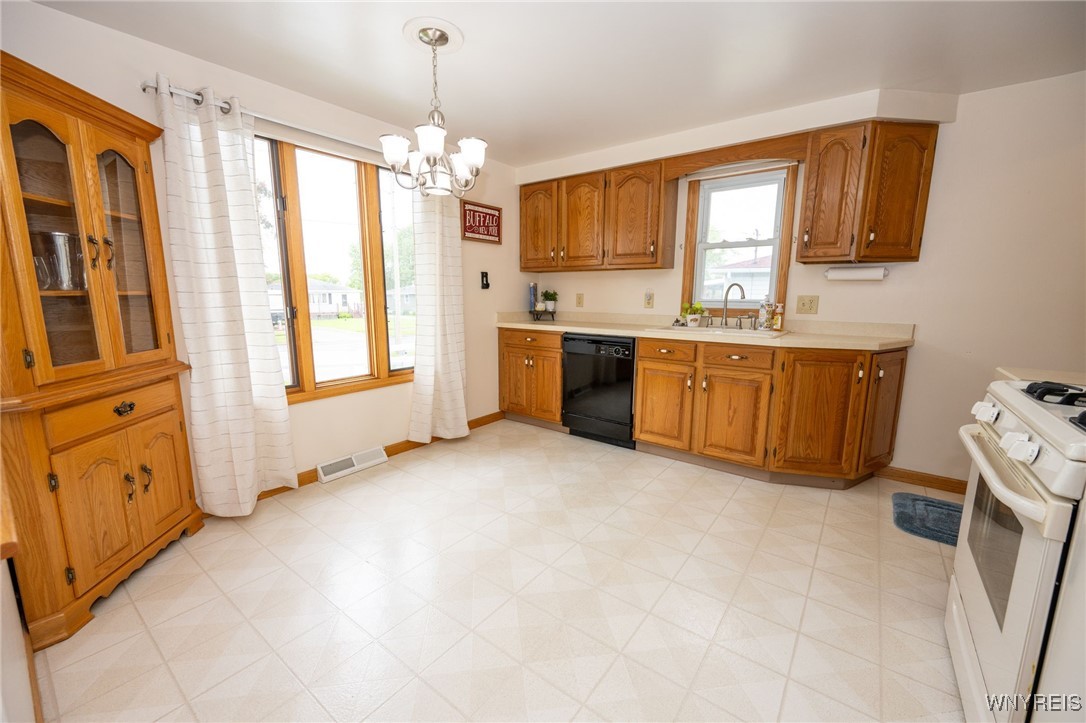 4219 Robin Lane, Hamburg, New York image 10