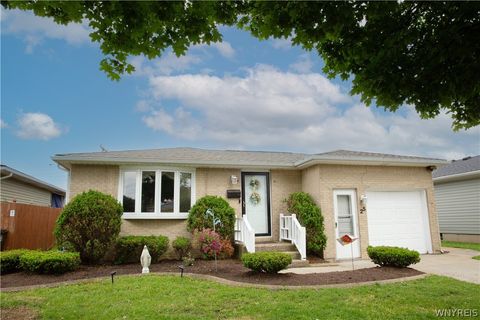 Homes For Sale - 25 Karen Lane<br/> Cheektowaga, NY 14043