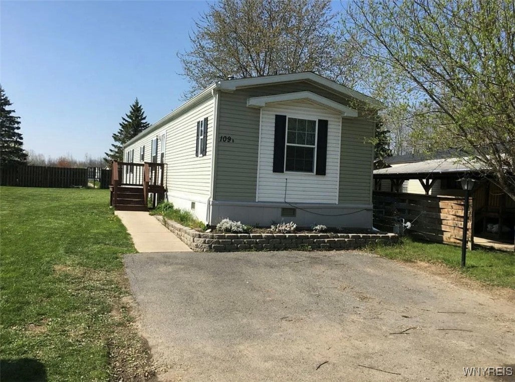 Photo 1 of 21 — 109B Elmhurst, Lockport Town, NY 14094
