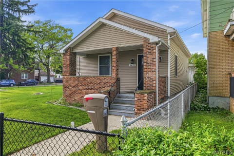 Homes For Sale - 2410 Grand Avenue<br/> Niagara Falls, NY 14301