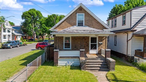 Homes For Sale - 1702 Niagara Street<br/> Niagara Falls, NY 14303