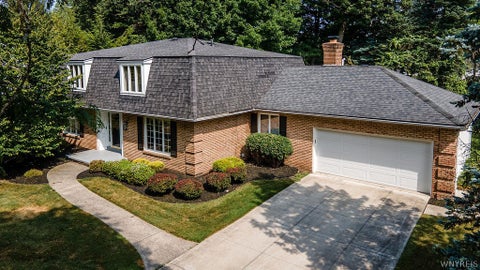 Photo of 16 Chapel Woods Court, Amherst, NY 14221 (MLS # B1705966)