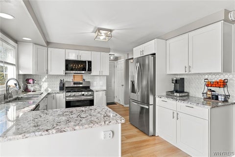 Tiny photo for 22 Petersbrook Circle, Lancaster, NY 14086 (MLS # B1724241)