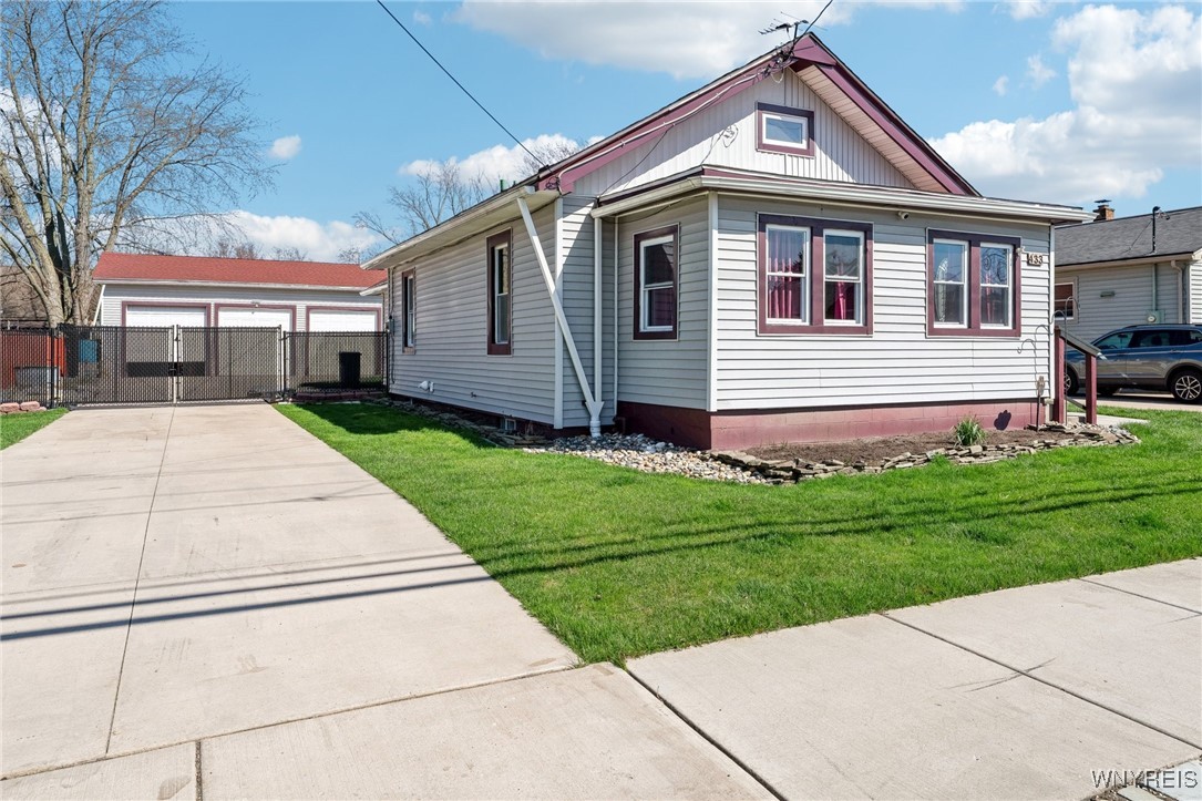 433 80th Street, Niagara Falls, New York image 1