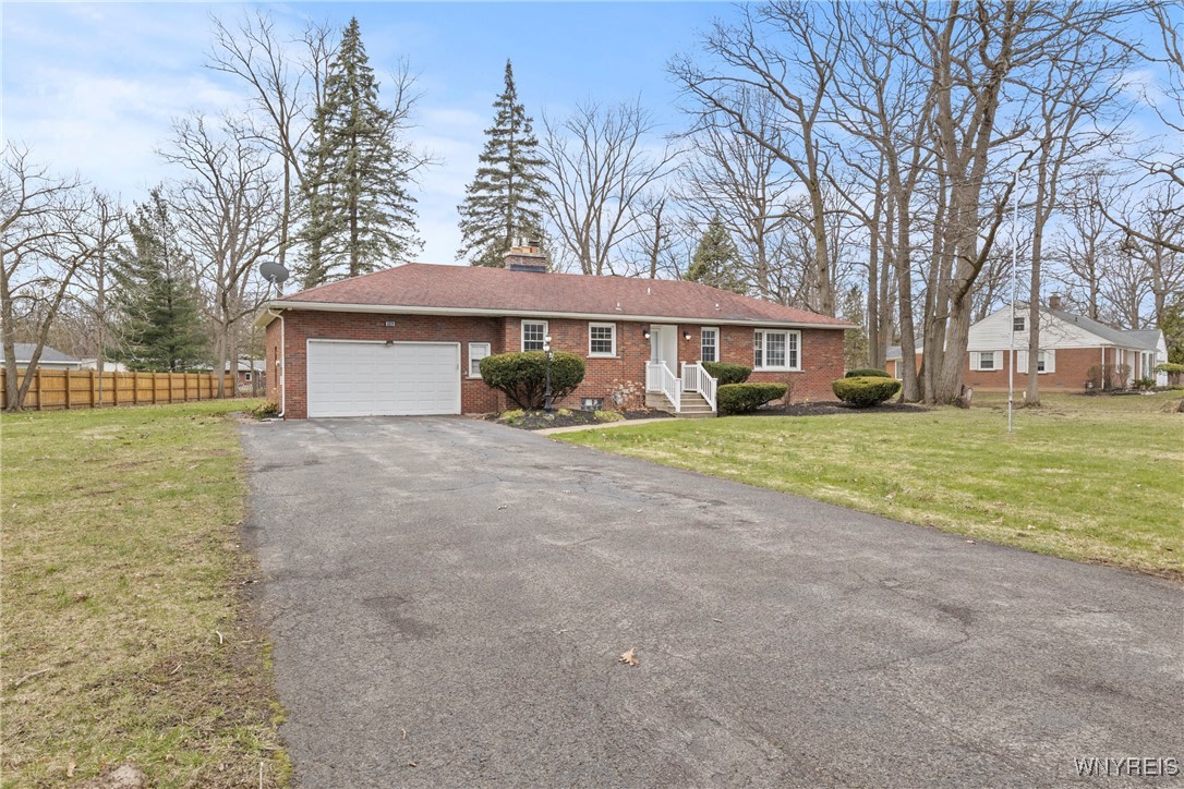 5024 Bronson Drive, Lewiston, New York image 2