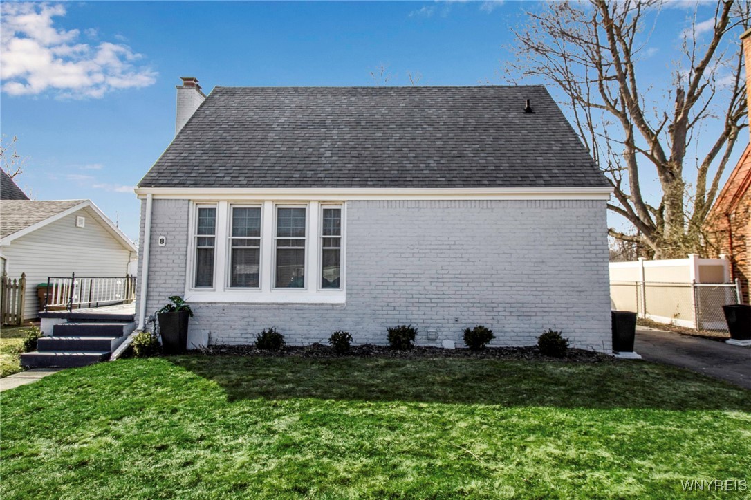 8 Vernon Drive, Cheektowaga, New York image 3