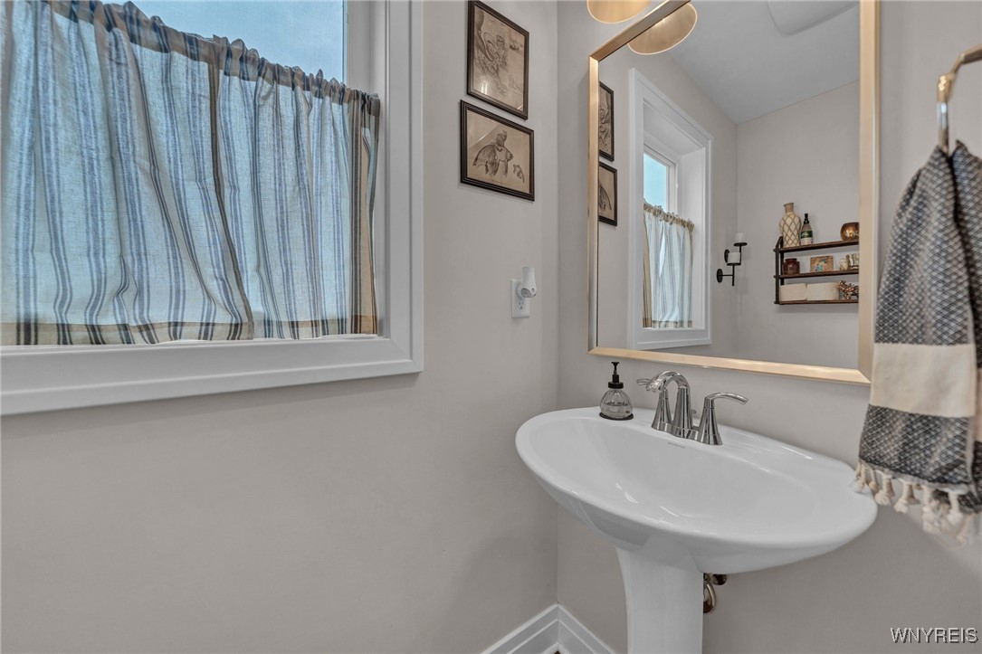 1076 Townline Rd, Lancaster, New York image 24