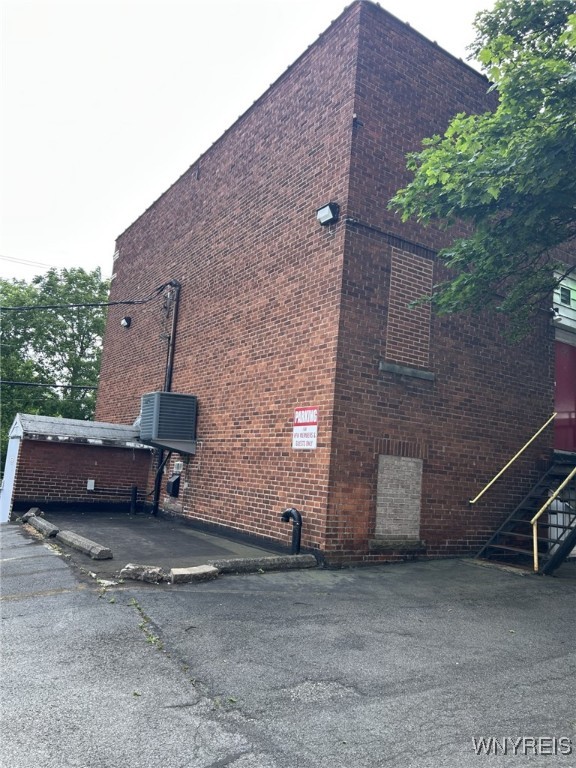 18 E Spring Street