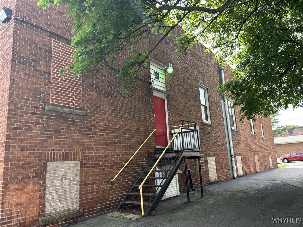 18 E Spring Street