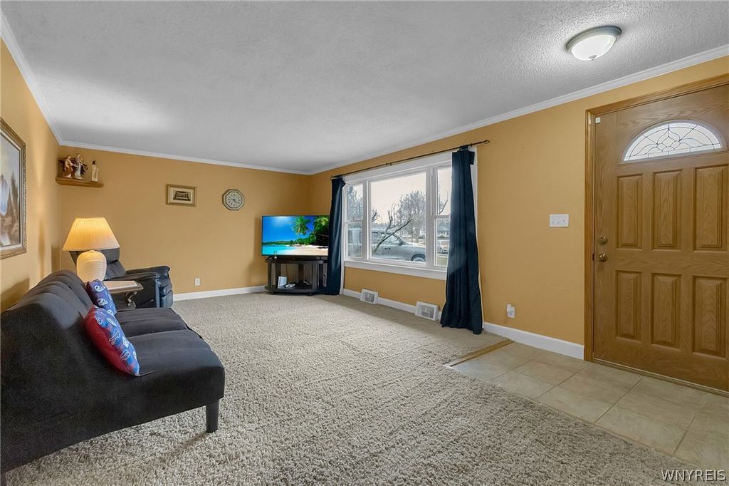 Photo of 27 Castle Court, Amherst, NY 14226 (MLS # B1665725)