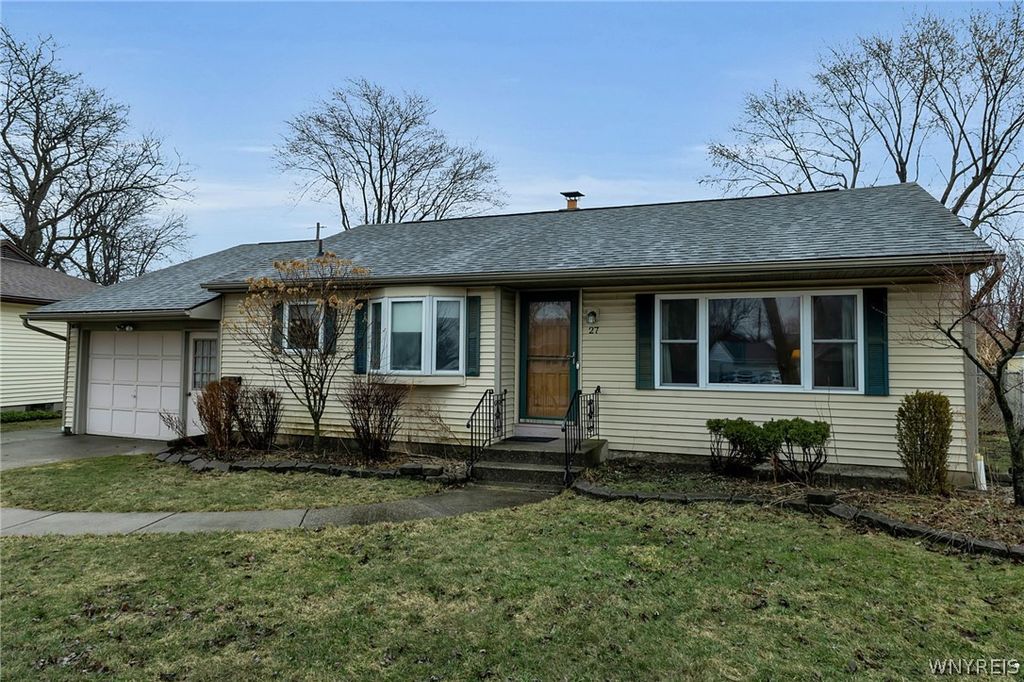 Photo of 27 Castle Court, Amherst, NY 14226 (MLS # B1665725)