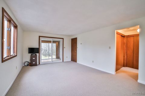 Tiny photo for 555 Ransom Road, Grand Island, NY 14072 (MLS # B1655354)