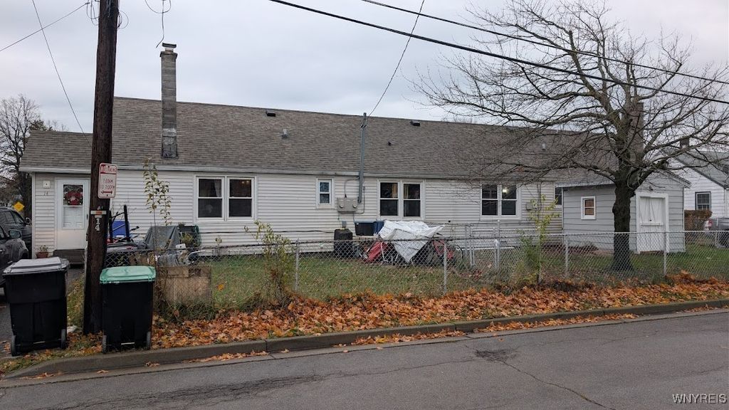 Photo of 18 Pyle Court #14, Tonawanda, NY 14150 (MLS # B1652782)