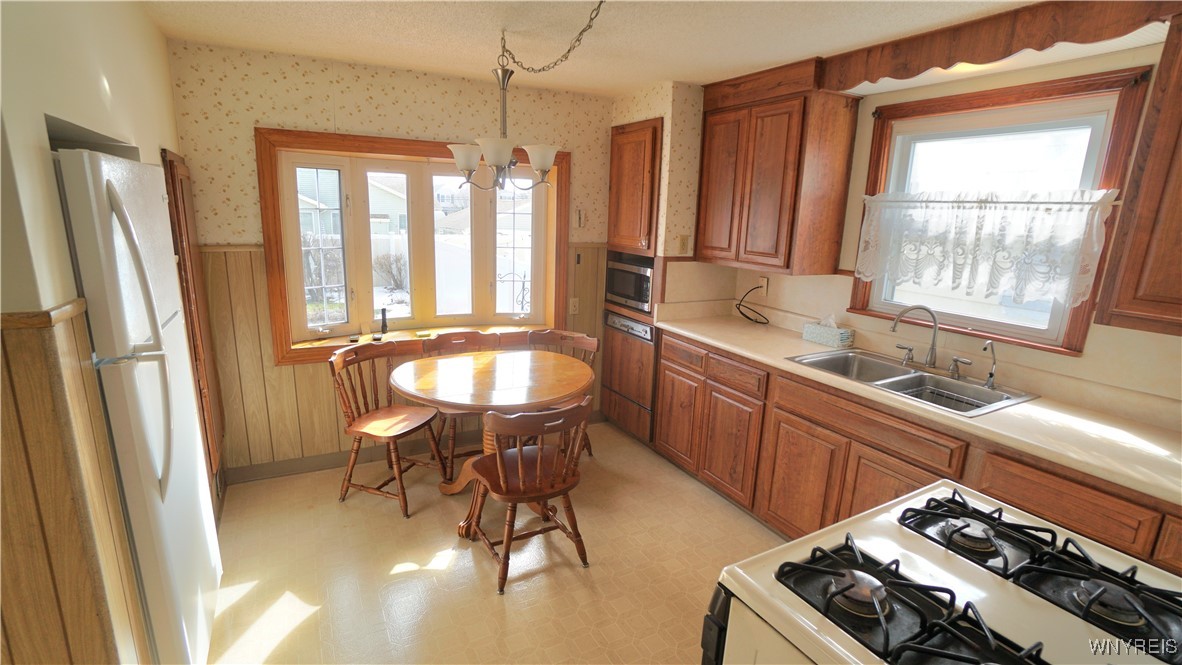 157 Dundee Street, Buffalo, New York image 17