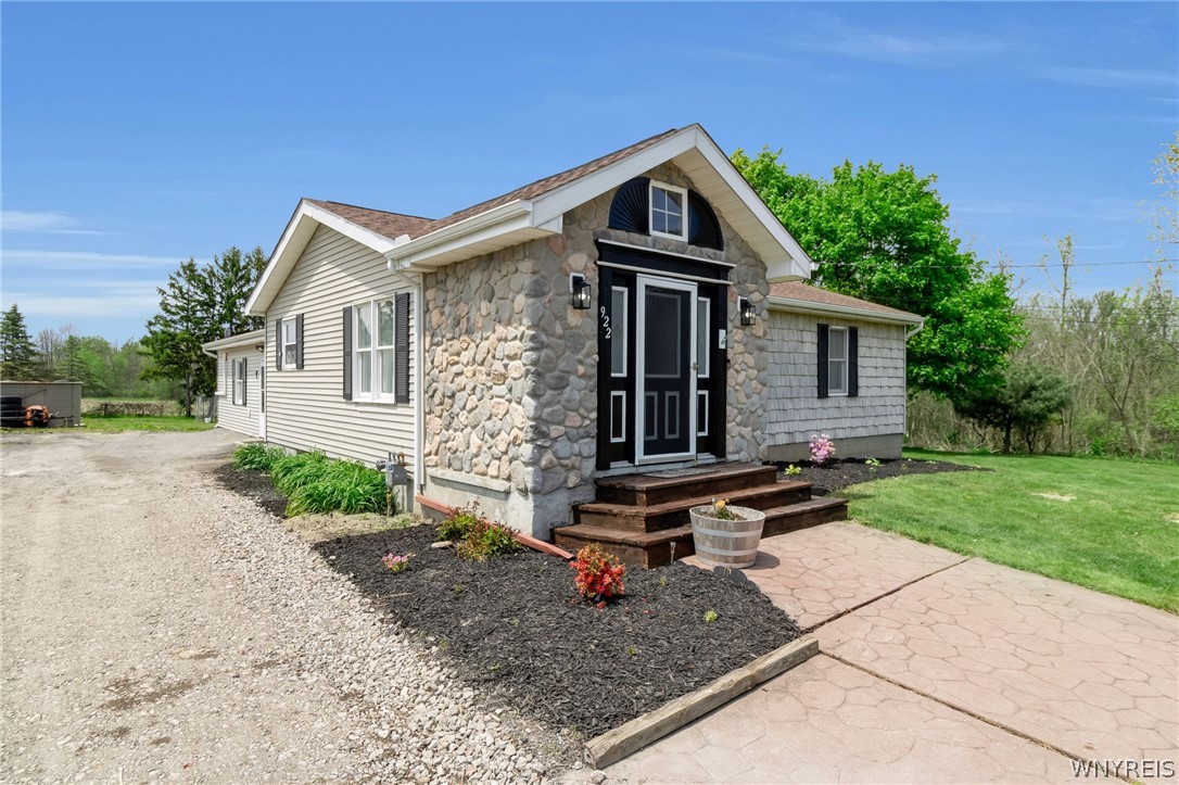 922 Two Rod Road