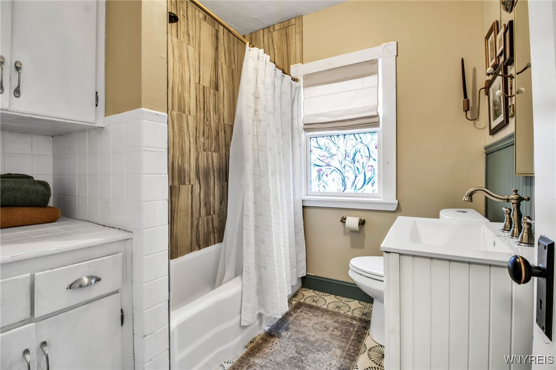 Lancaster, New York 14043, United States, 4 Bedrooms Bedrooms, ,1 BathroomBathrooms,Residential,Active,225156