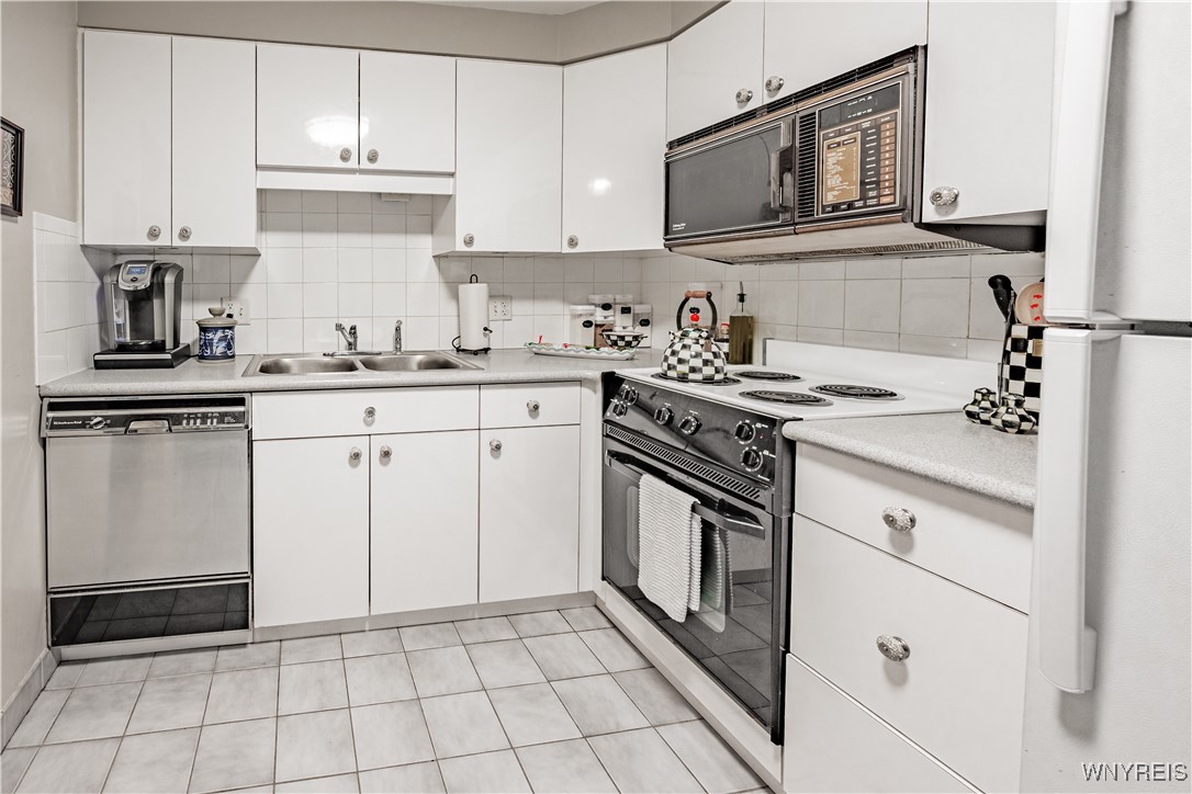 1340 Maple Road 7
