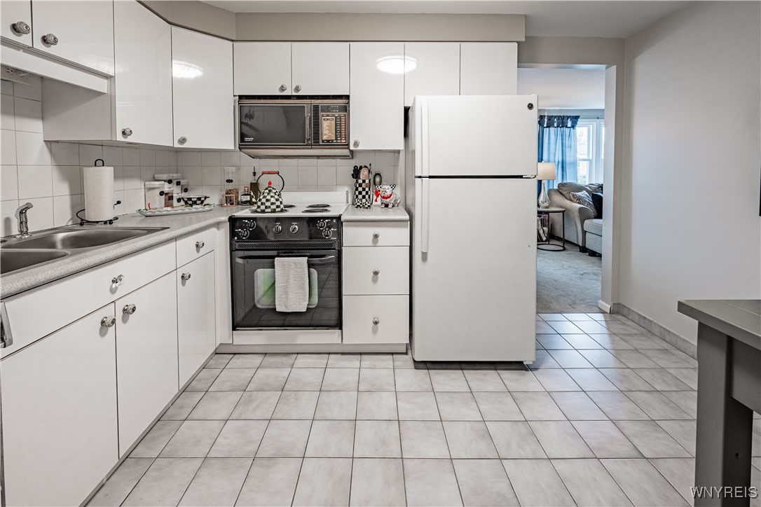 1340 Maple Road 7