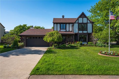 1 Birchwood Cmn Lancaster NY 14086